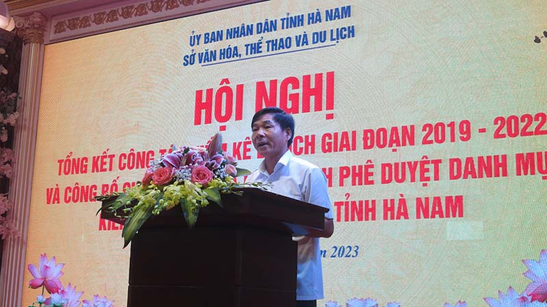 Đồng chí Nguyễn Anh Chức, Phó Chủ tịch Thường trực Ủy ban nhân dân tỉnh Hà Nam phát biểu tại hội nghị. Đồng chí Nguyễn Anh Chức, Phó Chủ tịch Thường trực Ủy ban nhân dân tỉnh Hà Nam phát biểu tại hội nghị.