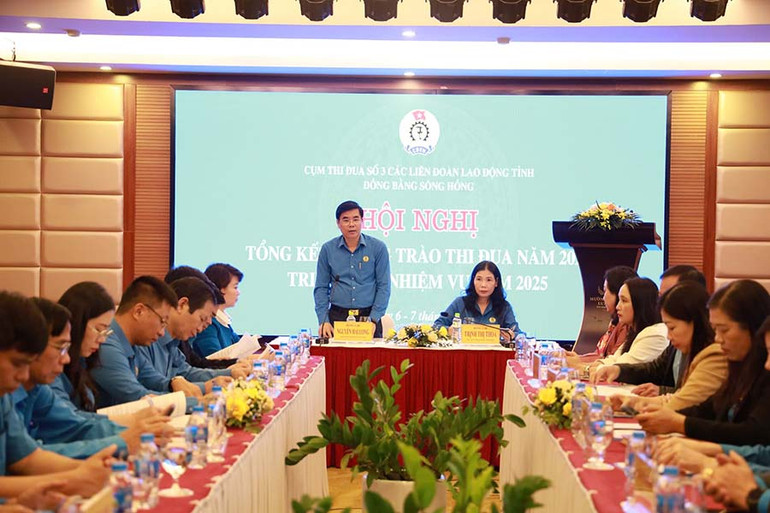 Các đại biểu dự hội nghị.