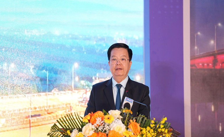 Đồng chí Mai Văn Chính, Ủy viên Trung ương Đảng, Phó Thủ tướng Chính phủ phát biểu tại buổi lễ.