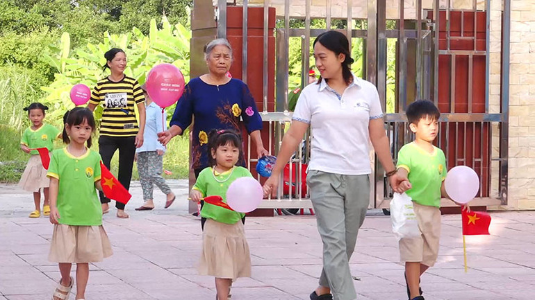 Ngày hội toàn dân đưa trẻ đến trường.