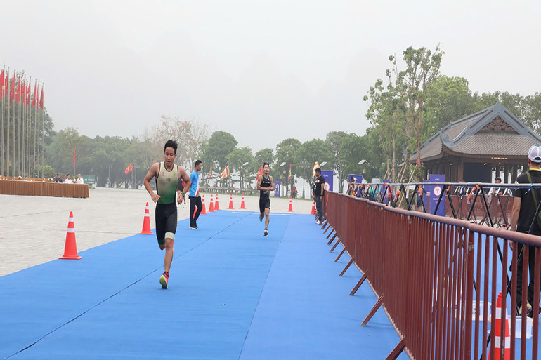 Vận động viên tham dự Giải Triathlon Cup thế giới và Vô địch quốc gia, hoạt động nằm trong chuỗi hoạt động hưởng ứng Tuần lễ Văn hóa, Du lịch Hà Nam năm 2025 được tổ chức tại Khu du lịch Tam Chúc.