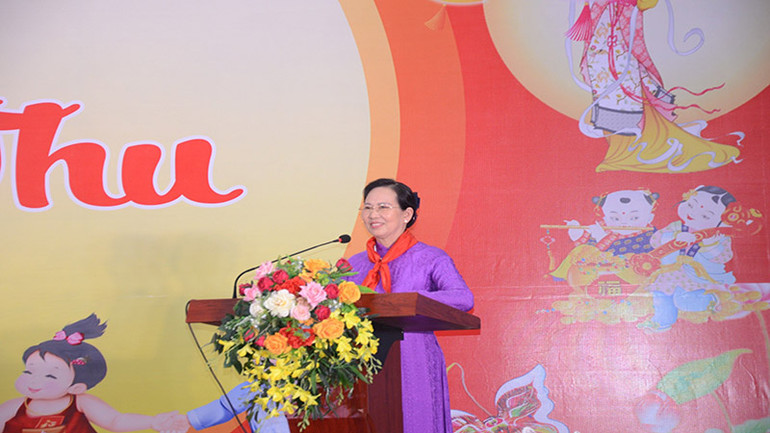 Đồng chí Lê Thị Thủy, Ủy viên Trung ương Đảng, Bí thư Tỉnh ủy Hà Nam gửi lời chúc Tết Trung thu vui vẻ.