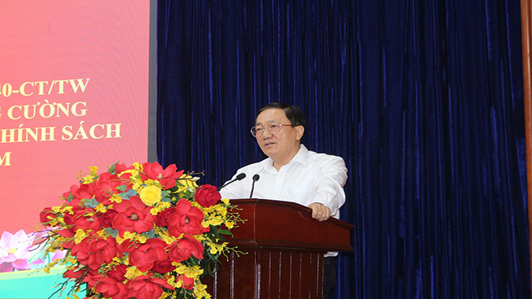 Đồng chí Dương Quyết Thắng - Ủy viên Hội đồng Quản trị, Tổng Giám đốc Ngân hàng Chính sách xã hội phát biểu tại hội nghị.