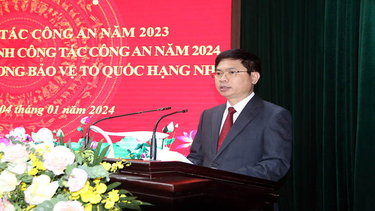 Đồng chí Trương Quốc Huy, Phó Bí thư Tỉnh ủy, Chủ tịch Ủy ban nhân dân tỉnh Hà Nam phát biểu tại Hội nghị. Đồng chí Trương Quốc Huy, Phó Bí thư Tỉnh ủy, Chủ tịch Ủy ban nhân dân tỉnh Hà Nam phát biểu tại Hội nghị.