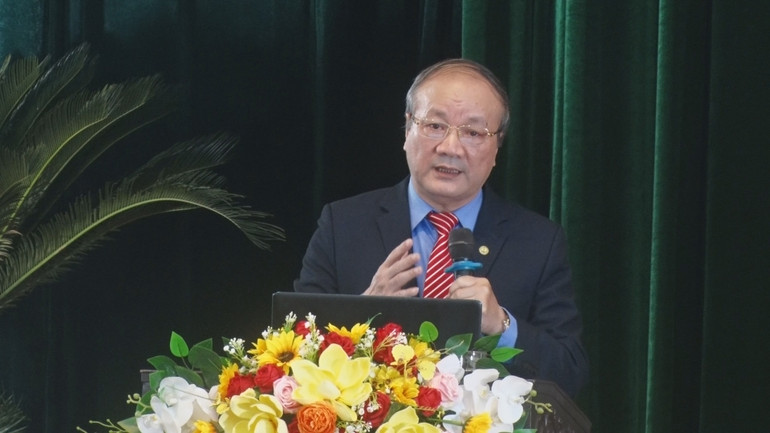 PGS, TS Nguyễn Toàn Thắng, nguyên Viện trưởng Văn hóa và phát triển thuộc Học viện Chính trị quốc gia Hồ Chí Minh truyền đạt các nội dung của chuyên đề.