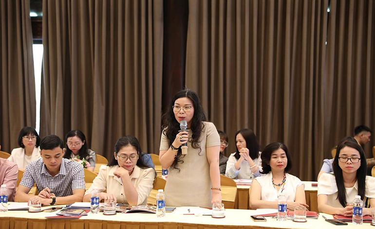 Đại biểu tham luận tại tọa đàm.