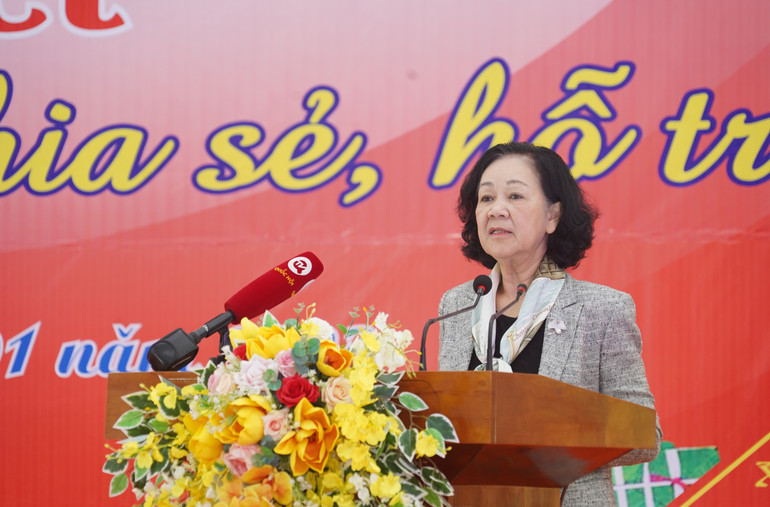 Đồng chí Trương Thị Mai phát biểu tại buổi làm việc.