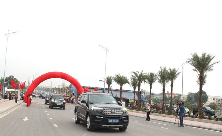 Các đại biểu thông xe tuyến cầu Liêm Chính.