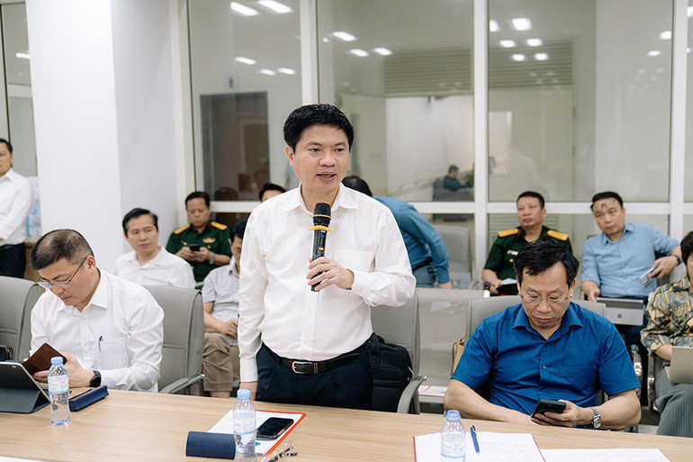 Đồng chí Trương Quốc Huy, Bí thư Tỉnh ủy, Chủ tịch Ủy ban nhân dân tỉnh, Trưởng Đoàn đại biểu Quốc hội tỉnh Hà Nam, phát biểu tại buổi làm việc.