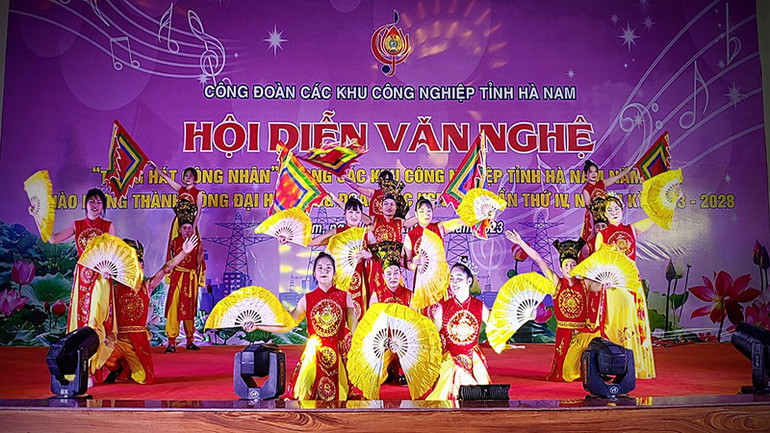 Các tiết mục tham gia hội diễn được chuẩn bị công phu, chu đáo. Các tiết mục tham gia hội diễn được chuẩn bị công phu, chu đáo.