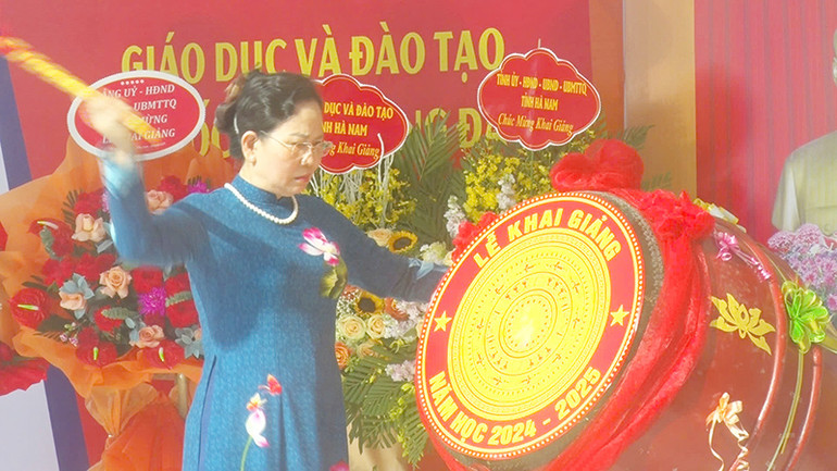 Đồng chí Lê Thị Thủy, Ủy viên Trung ương Đảng, Bí Thư tỉnh ủy Hà Nam.