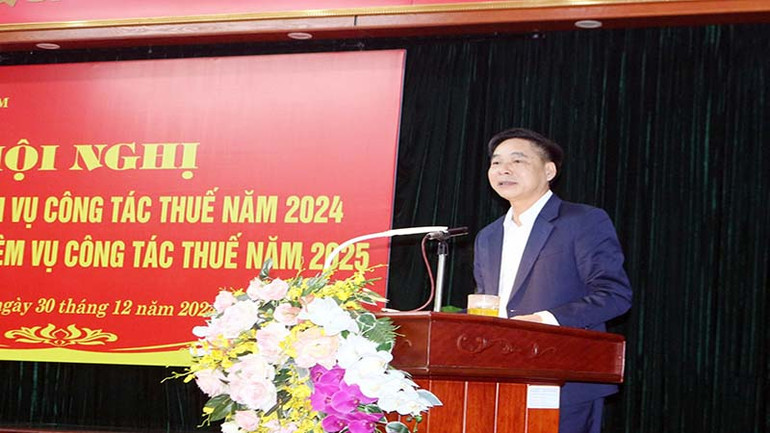 Đồng chí Nguyễn Anh Chức, Phó Chủ tịch Thường trực UBND tỉnh Hà Nam phát biểu tại hội nghị.