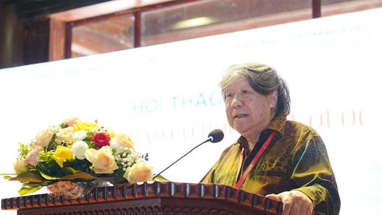 Giáo sư, nhà sử học Lê Văn Lan phát biểu tại hội thảo. Giáo sư, nhà sử học Lê Văn Lan phát biểu tại hội thảo.