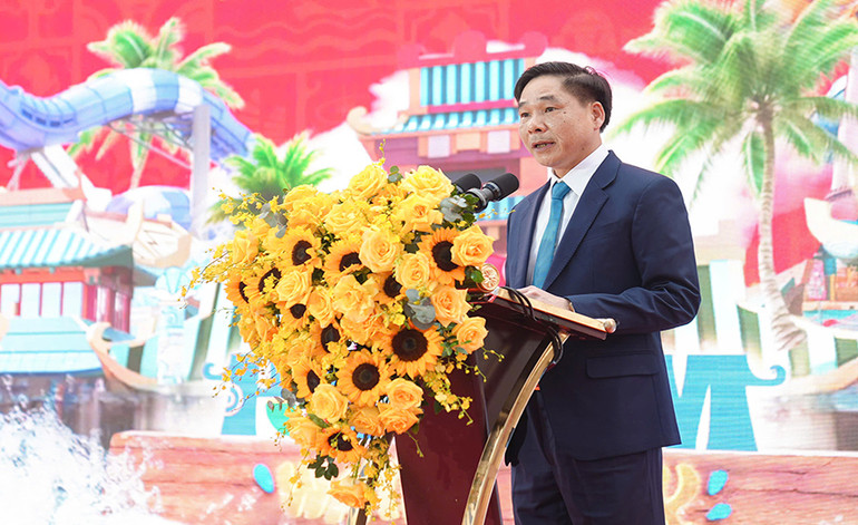 Đồng chí Nguyễn Anh Chức, Phó Chủ tịch Thường trực UBND tỉnh Hà Nam phát biểu tại buổi lễ.