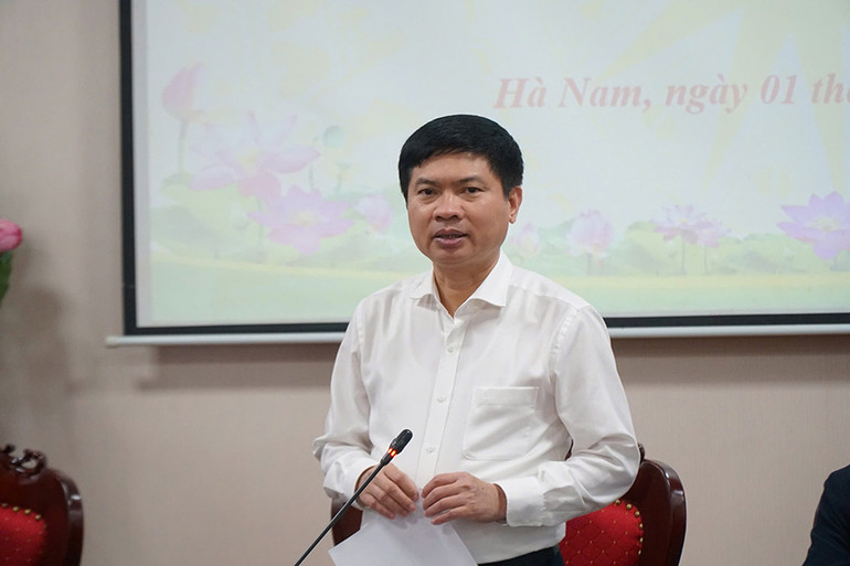 Đồng chí Trương Quốc Huy, Bí thư Tỉnh ủy, Chủ tịch Ủy ban nhân dân tỉnh, Trưởng Đoàn Đại biểu Quốc hội tỉnh Hà Nam phát biểu tại hội nghị.