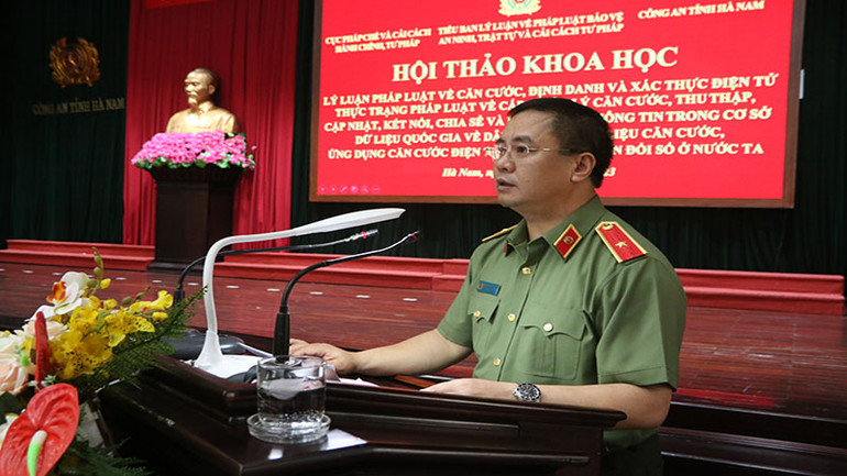 Thiếu tướng, Phạm Công Nguyên, Cục trưởng Pháp chế và cải cách hành chính, tư pháp, Bộ Công an phát biểu khai mạc Hội thảo.