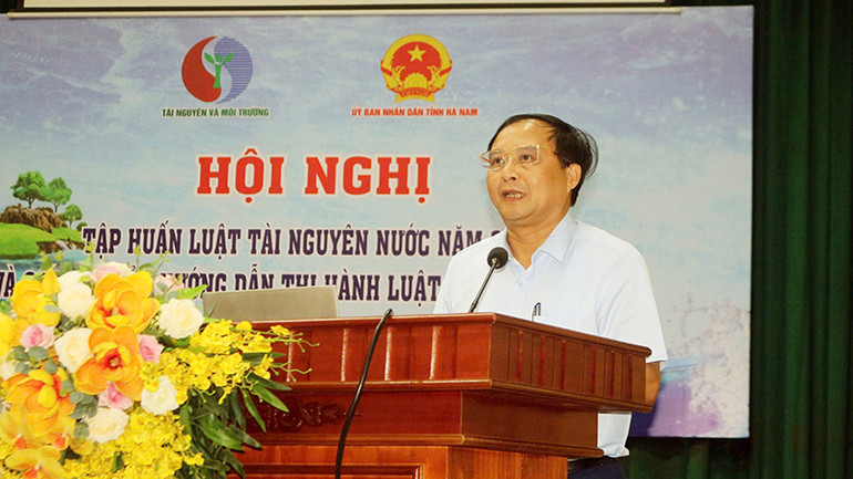 Đồng chí Nguyễn Đức Vượng, Phó Chủ tịch Ủy ban nhân dân tỉnh Hà Nam phát biểu chỉ đạo hội nghị.