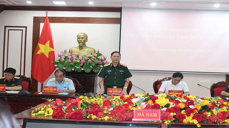 Trung tướng Phạm Trường Sơn, Phó Tổng Tham mưu trưởng Quân đội nhân dân Việt Nam phát biểu tại hội nghị.