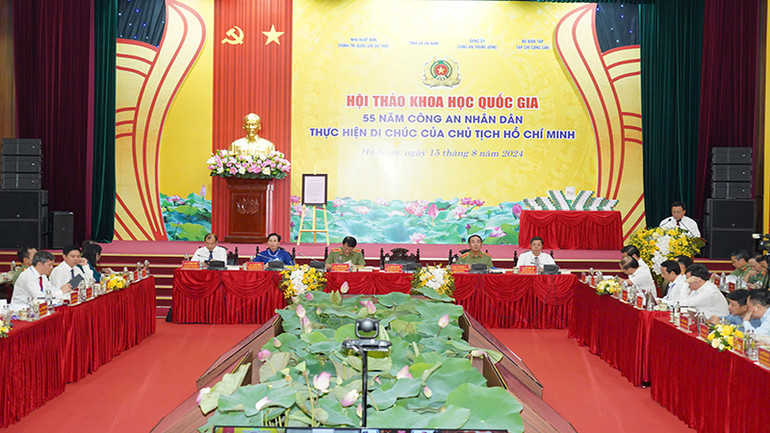 Các đại biểu dự hội thảo. Các đại biểu dự hội thảo.