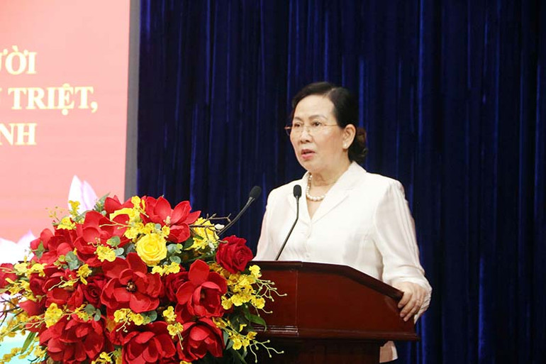 Đồng chí Lê Thị Thủy, Ủy viên Trung ương Đảng, Bí thư Tỉnh ủy Hà Nam đã thông báo nhanh kết quả Hội nghị lần thứ 10 Ban Chấp hành Trung ương Đảng khóa XIII.