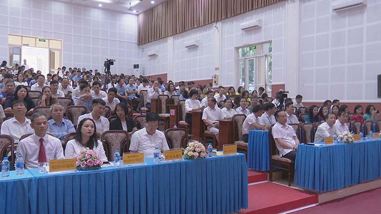 Các đại biểu dự khai mạc hội thi.