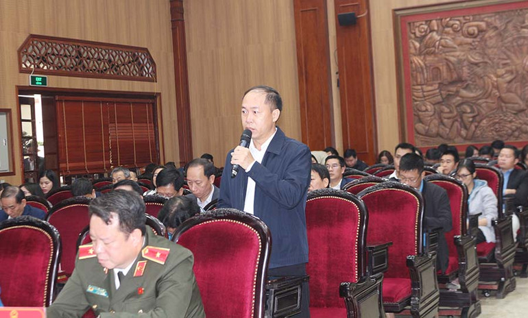 Đại diện cử tri phát biểu nêu ý kiến tại hội nghị.