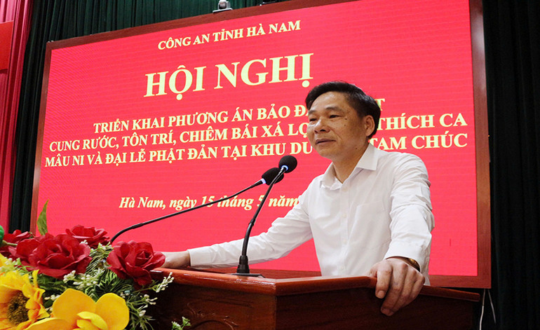 Đồng chí Nguyễn Anh Chức, Phó Chủ tịch Thường trực Ủy ban nhân dân tỉnh Hà Nam phát biểu tại hội nghị.