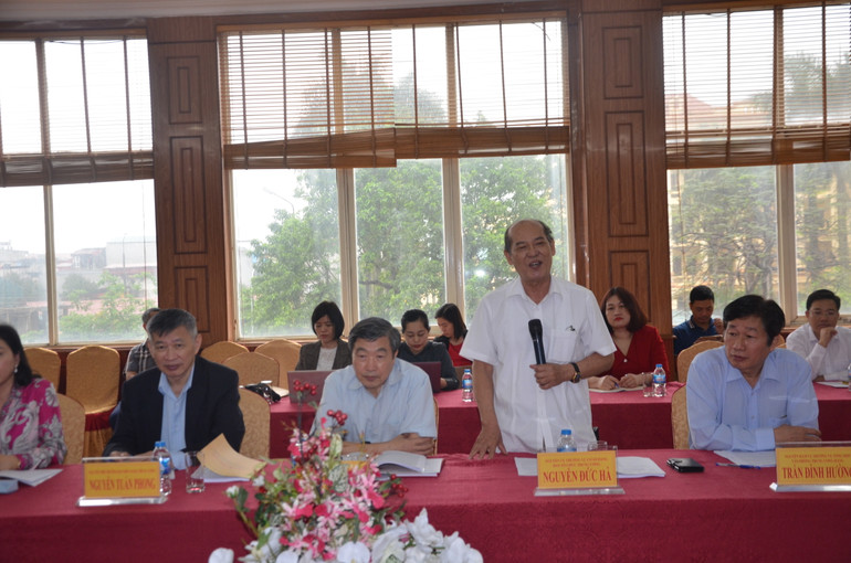 Đại biểu Nguyễn Đức Hà nguyên Vụ trưởng Vụ Cơ sở Đảng, Ban Tổ chức Trung ương, phát biểu tại Hội thảo.