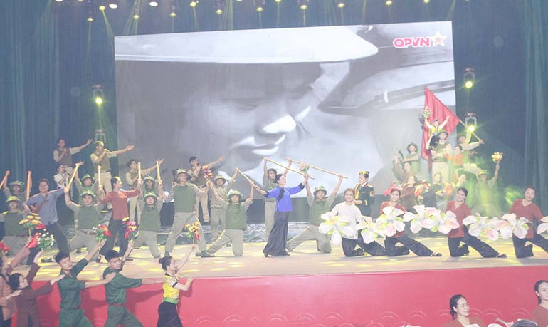 Các tiết mục văn nghệ tại lễ kỉ niệm.