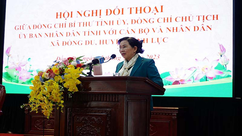 Đồng chí Lê Thị Thủy, Ủy viên Trung ương Đảng, Bí thư Tỉnh ủy Hà Nam phát biểu tại Hội nghị đối thoại.