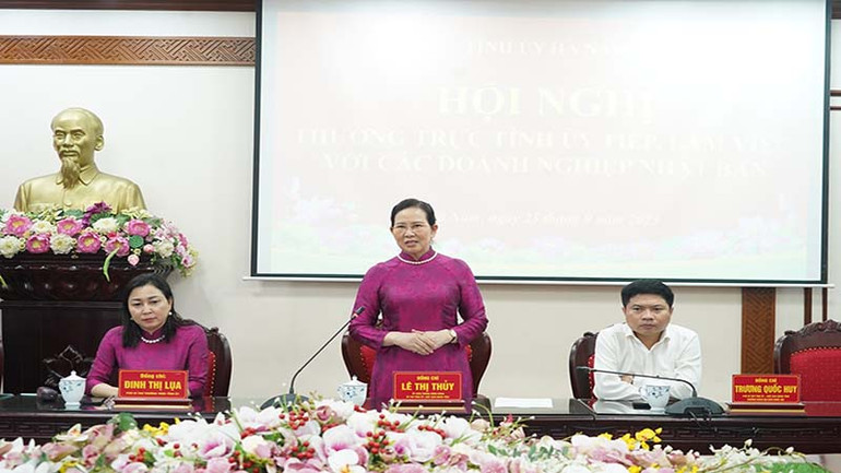 Đồng chí Lê Thị Thủy phát biểu tại Hội nghị.