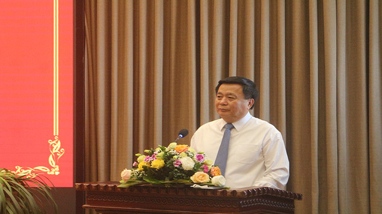 Giáo sư, Tiến sĩ Nguyễn Xuân Thắng, Ủy viên Bộ Chính trị, Chủ tịch Hội đồng Lý luận Trung ương, Giám đốc Học viện Chính trị Quốc gia Hồ Chí Minh phát biểu khai mạc kỳ họp.