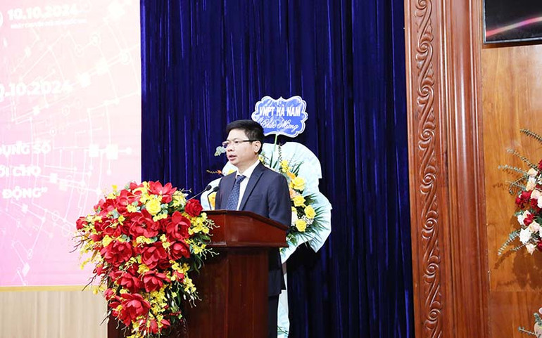 Đồng chí Trương Quốc Huy, Phó Bí thư Tỉnh ủy, Chủ tịch Ủy ban nhân dân tỉnh, Trưởng Đoàn đại biểu Quốc hội tỉnh Hà Nam phát biểu tại chương trình. Đồng chí Trương Quốc Huy, Phó Bí thư Tỉnh ủy, Chủ tịch Ủy ban nhân dân tỉnh, Trưởng Đoàn đại biểu Quốc hội tỉnh Hà Nam phát biểu tại chương trình.