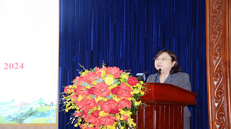 Đồng chí Lê Thị Thanh Hà, Ủy viên Ban Thường vụ Tỉnh ủy, Trưởng Ban Tuyên giáo Tỉnh ủy quán triệt Kế hoạch số 210-KH/TU ngày 22/3/2024 của Ban Thường vụ Tỉnh ủy.