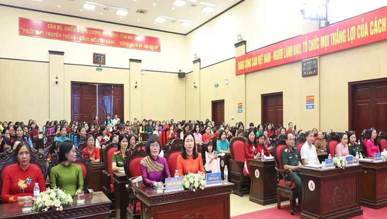 Các đại biểu dự hội nghị.