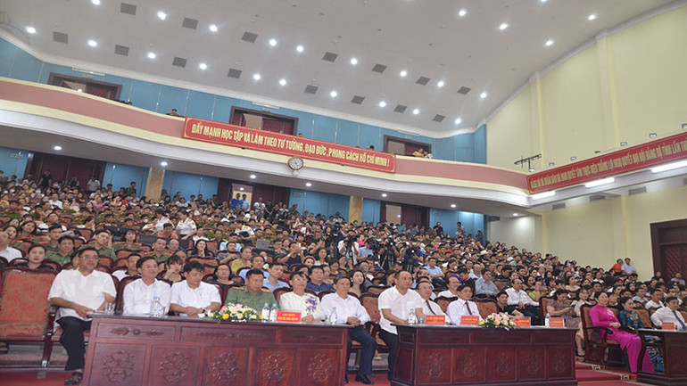 Các đại biểu dự Lễ bế mạc Liên hoan.