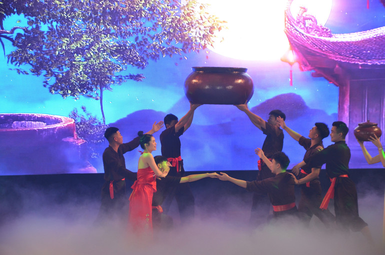 Tiết mục biểu diễn của Đoàn Nghệ thuật quần chúng thành phố Phủ Lý.