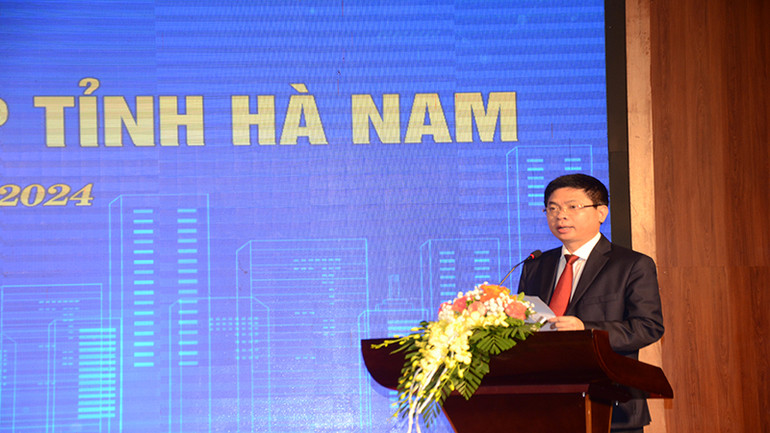 Đồng chí Trương Quốc Huy, Phó Bí thư Tỉnh ủy, Chủ tịch Ủy ban nhân dân, Trưởng Đoàn đại biểu tỉnh Hà Nam phát biểu tại hội nghị.