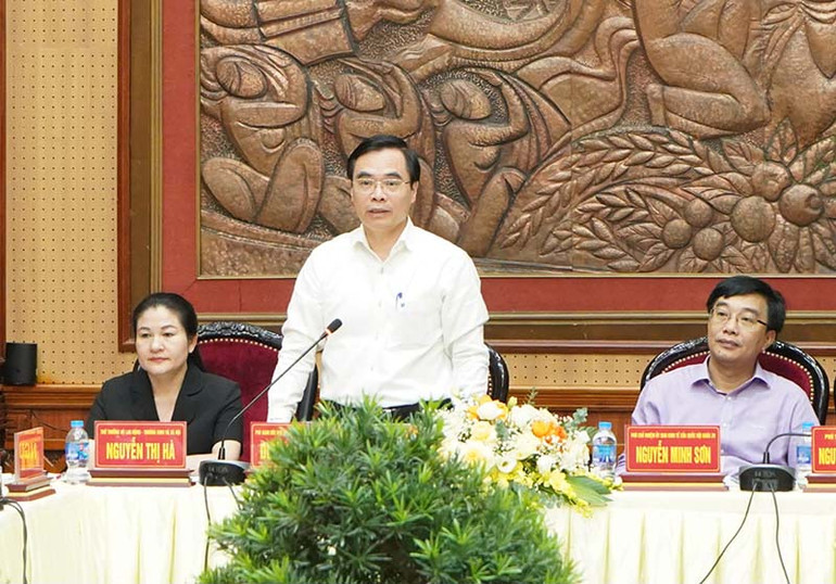 Đại diện các cán bộ, học viên phát biểu ý kiến.