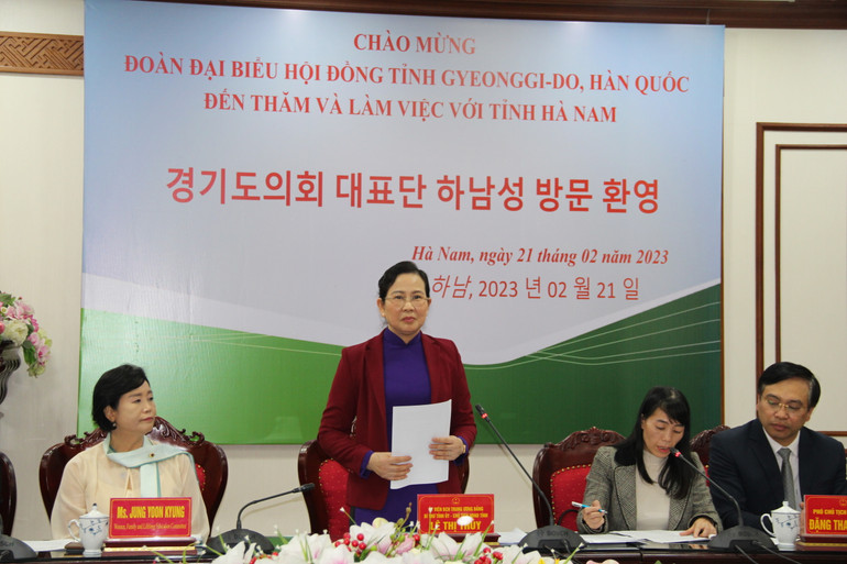 Đồng chí Lê Thị Thủy, Ủy viên Trung ương Đảng, Bí thư Tỉnh ủy, Chủ tịch Hội đồng nhân dân tỉnh Hà Nam phát biểu tại buổi làm việc. Đồng chí Lê Thị Thủy, Ủy viên Trung ương Đảng, Bí thư Tỉnh ủy, Chủ tịch Hội đồng nhân dân tỉnh Hà Nam phát biểu tại buổi làm việc.