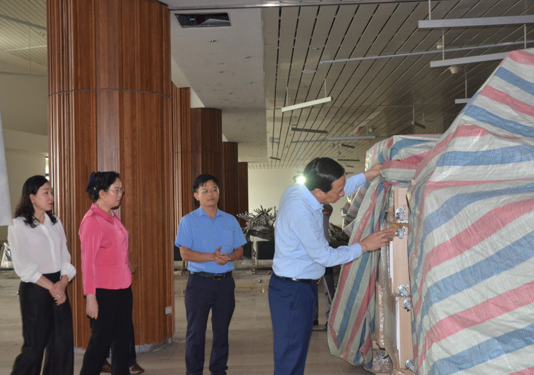 Bộ trưởng Lao động-Thương binh và Xã hội cùng Bí thư Tỉnh ủy Hà Nam kiểm tra tại Bệnh viện Việt Đức cơ sở 2 tại Hà Nam.