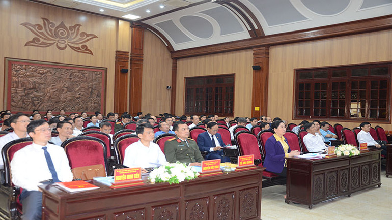 Các đại biểu dự hội nghị.