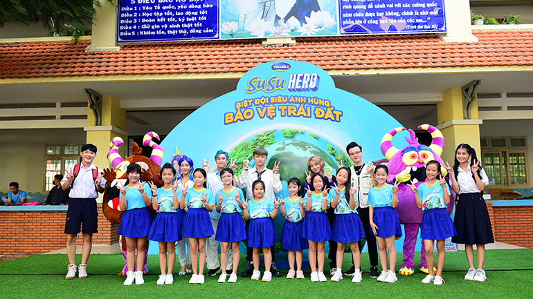 Chuỗi hoạt động tại trường học của Vinamilk giúp trẻ em, những thế hệ người tiêu dùng tương lai, nâng cao nhận thức về môi trường. Chuỗi hoạt động tại trường học của Vinamilk giúp trẻ em, những thế hệ người tiêu dùng tương lai, nâng cao nhận thức về môi trường.