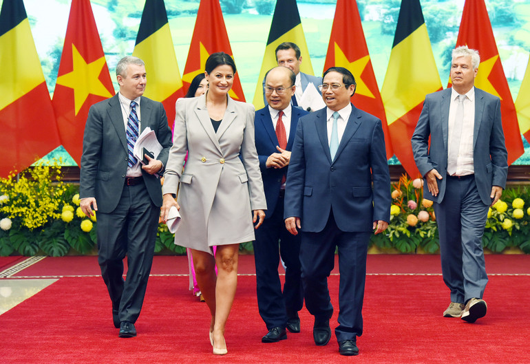 Thủ tướng Phạm Minh Chính và Chủ tịch Thượng viện Vương quốc Bỉ Stéphanie D'Hose.(Ảnh: Trần Hải) Thủ tướng Phạm Minh Chính và Chủ tịch Thượng viện Vương quốc Bỉ Stéphanie D'Hose.(Ảnh: Trần Hải)