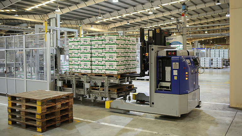 Siêu nhà máy sữa Việt Nam của Vinamilk với công suất 800 triệu lít sữa/năm, giảm phát thải tới 10.000 tấn CO2/năm nhờ các giải pháp công nghệ “xanh” hơn. Siêu nhà máy sữa Việt Nam của Vinamilk với công suất 800 triệu lít sữa/năm, giảm phát thải tới 10.000 tấn CO2/năm nhờ các giải pháp công nghệ “xanh” hơn.