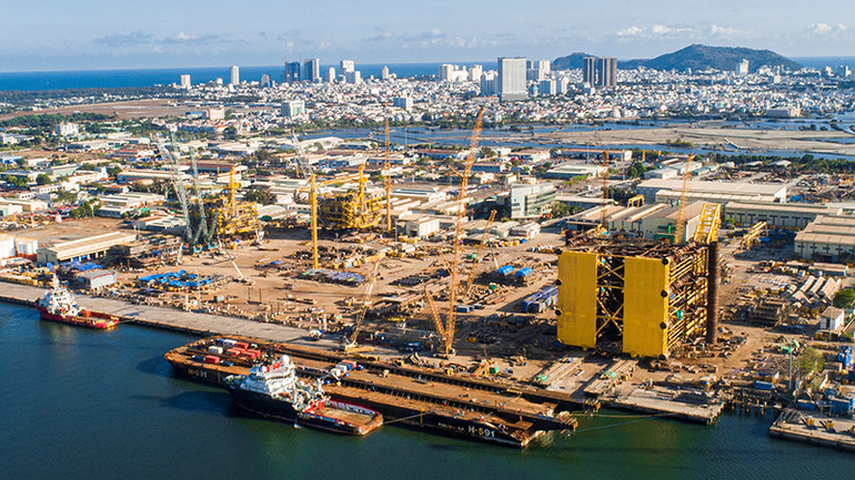 Khu cảng chế tạo của Tổng Công ty cổ phần Dịch vụ Kỹ thuật Dầu khí Việt Nam (PTSC).