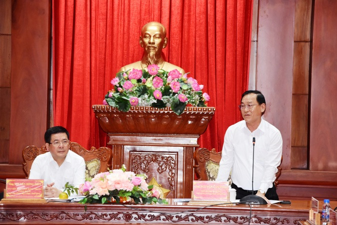 Chủ tịch Ủy ban nhân dân tỉnh Tiền Giang Nguyễn Văn Vĩnh phát biểu tại buổi làm việc.