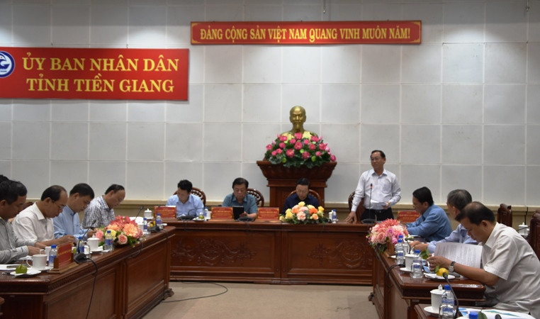 Chủ tịch Ủy ban nhân dân tỉnh Tiền Giang Nguyễn Văn Vĩnh phát biểu tại buổi làm việc.