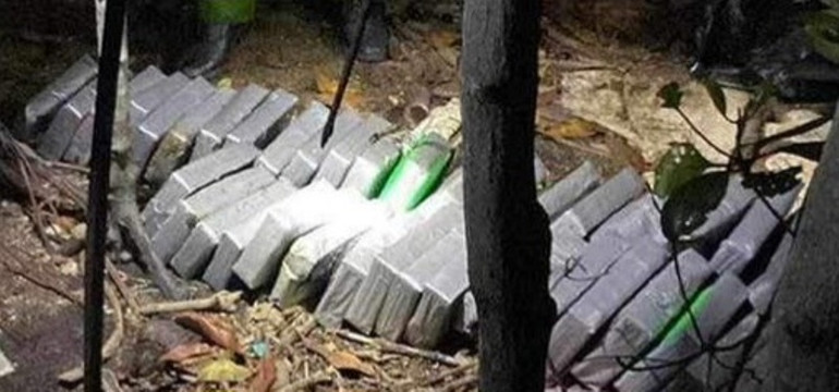 Các gói nghi ma túy trôi dạt vào bờ biển Gò Công, huyện Gò Công Đông (Tiền Giang). Các gói nghi ma túy trôi dạt vào bờ biển Gò Công, huyện Gò Công Đông (Tiền Giang).