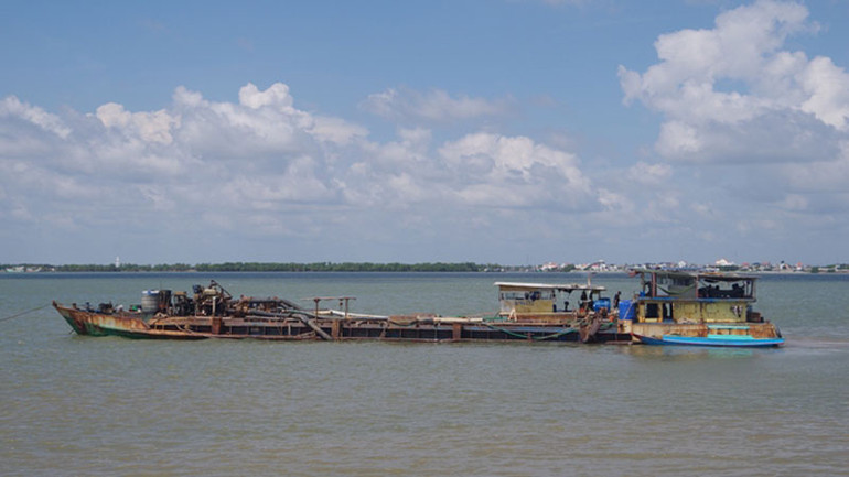 Một trường hợp khai thác khoáng sản trái phép bị lực lượng chức năng tỉnh Tiền Giang phát hiện và xử lý.